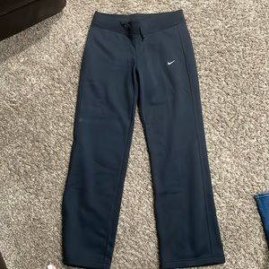 Women’s Nike Sweatpants. Black. Size Medium